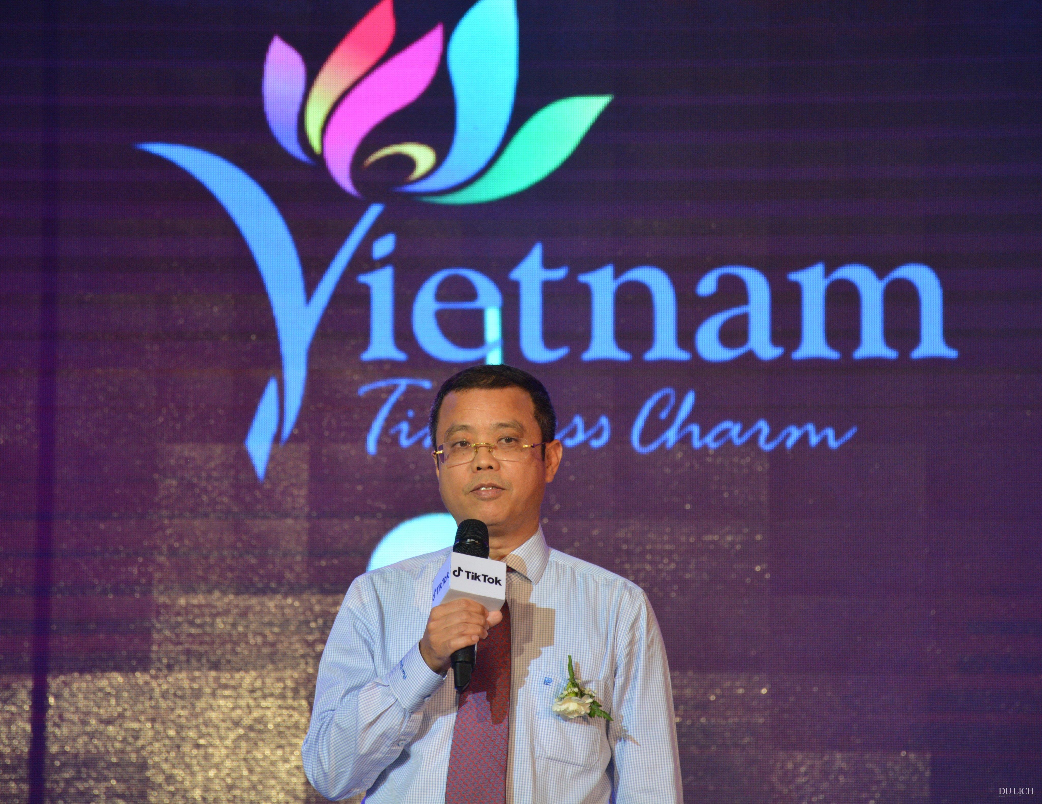 Phó Tổng cục trưởng TCDL Nguyễn Lê Phúc phát biểu tại buổi họp báo